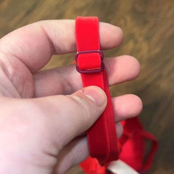 Women’s Victoria’s Secret red lace t-shirt push up bra with mesh detailing - Picture 5 of 7